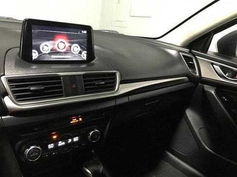 Used 2018 MAZDA MAZDA3 Touring FWD image 26
