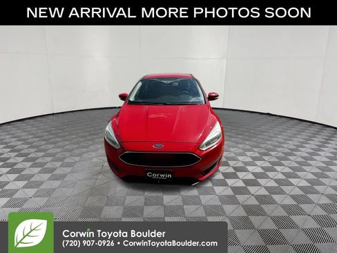 Used 2015 Ford Focus SE FWD image 2