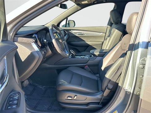 Used 2025 Cadillac XT6 Luxury image 16