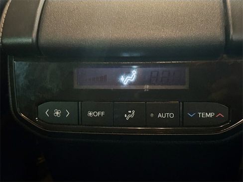 Used 2022 Toyota Highlander L image 27