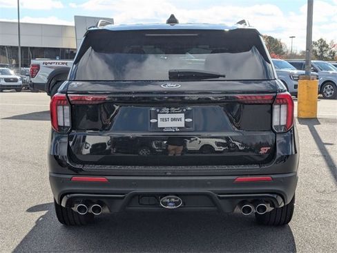 Used 2025 Ford Explorer ST image 4