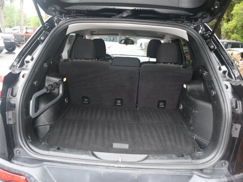 Used 2018 Jeep Cherokee Latitude AWD/4WD image 16