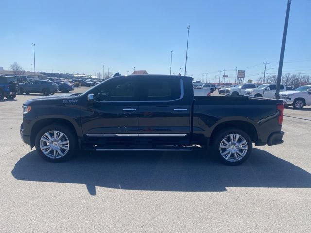 Used 2024 Chevrolet Silverado 1500 High Country w/ Technology Package AWD/4WD image 3