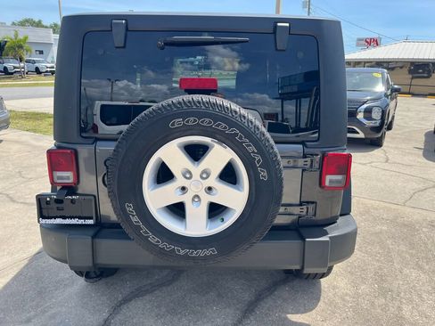Used 2018 Jeep Wrangler Sport AWD/4WD image 4