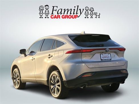 Used 2023 Toyota Venza LE image 3