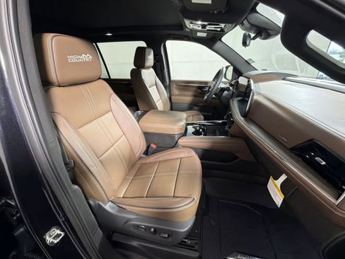 New 2026 Chevrolet Suburban High Country w/ LPO, Get Active Package AWD/4WD image 28