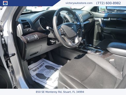 Used 2014 Kia Sorento LX FWD image 2