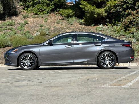 Certified 2025 Lexus ES 300h w/ Premium Package image 8