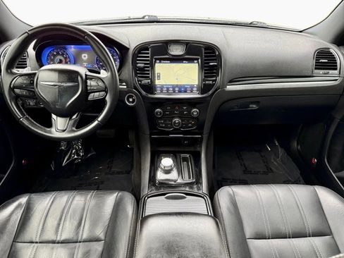 Used 2018 Chrysler 300 S w/ 300S Premium Group image 10