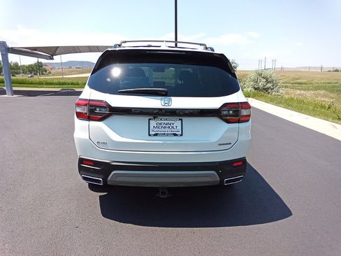 Certified 2023 Honda Pilot Touring image 4