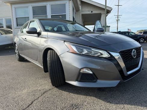 Used 2022 Nissan Altima 2.5 SV FWD image 11