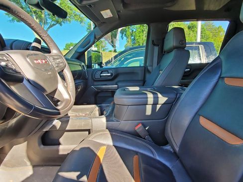 Used 2022 GMC Sierra 2500 AT4 w/ AT4 Premium Plus Package AWD/4WD image 4