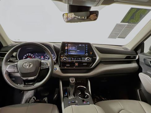 Used 2021 Toyota Highlander XLE image 30