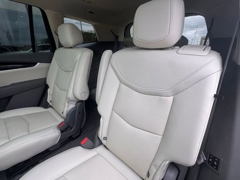 Used 2023 Cadillac XT6 Premium Luxury w/ Technology Package FWD image 16