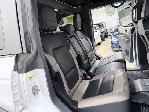Used 2024 Ford Bronco Wildtrak AWD/4WD image 34