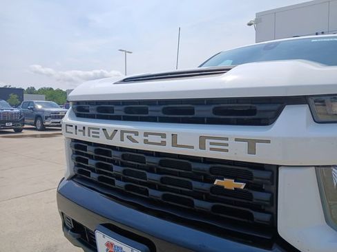 Certified 2022 Chevrolet Silverado 2500 Custom w/ Custom Convenience Package AWD/4WD image 9