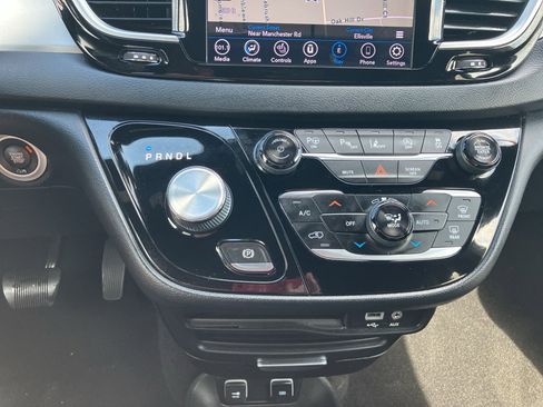 Used 2019 Chrysler Pacifica Touring-L w/ Advanced Safetytec Group FWD image 19