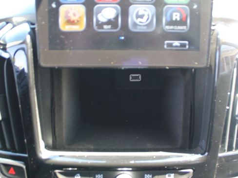 Used 2019 Chevrolet Traverse LT AWD/4WD image 35
