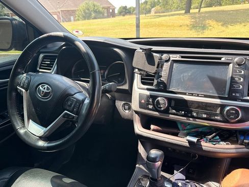 Used 2018 Toyota Highlander Limited Platinum AWD/4WD image 6