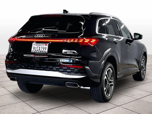 Used 2025 Audi Q5 Premium w/ Convenience Package AWD/4WD image 14