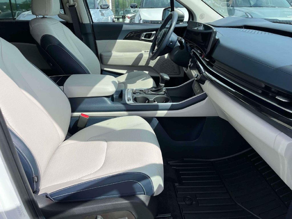 Certified 2026 Kia Carnival SX Prestige FWD image 13