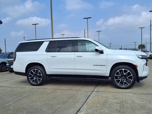 Used 2024 Chevrolet Suburban RST image 5