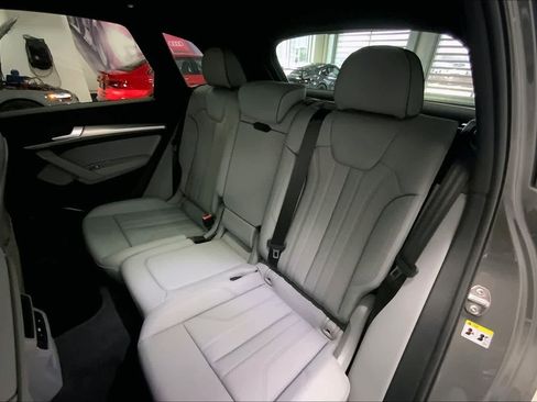 Certified 2025 Audi Q5 2.0T Premium w/ Convenience Plus Package image 27