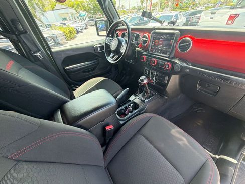Used 2023 Jeep Wrangler Unlimited Rubicon w/ Cold Weather Group AWD/4WD image 19