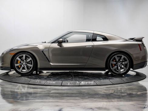 Used 2009 Nissan GT-R Premium image 6