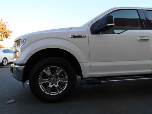 Used 2015 Ford F150 XLT w/ Equipment Group 301A Mid image 8