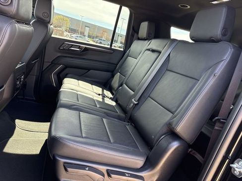 Used 2025 Chevrolet Suburban Z71 image 14