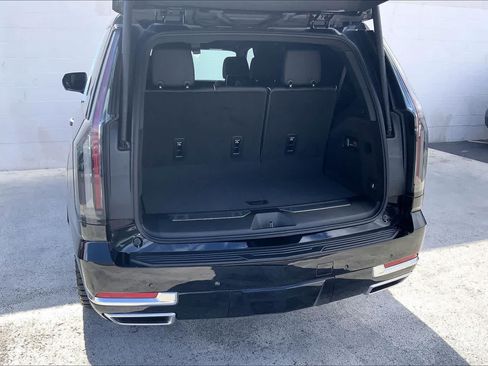 Used 2025 Cadillac Escalade Premium Luxury AWD/4WD image 18