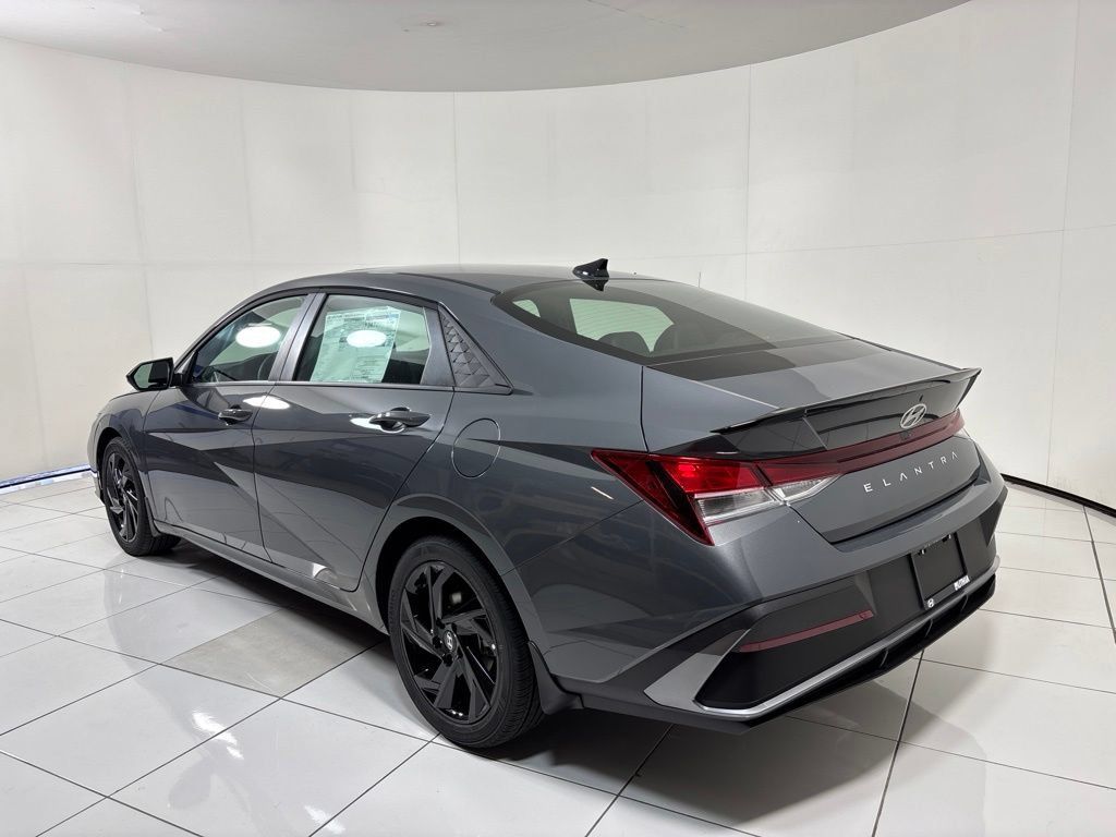 New 2026 Hyundai Elantra SEL Sport FWD image 3