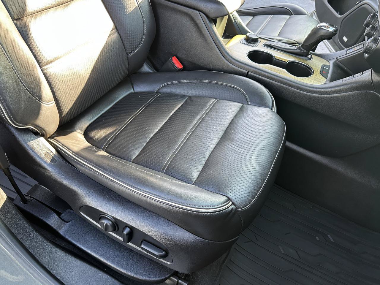 Used 2018 GMC Acadia Denali w/ Technology Package AWD/4WD image 54