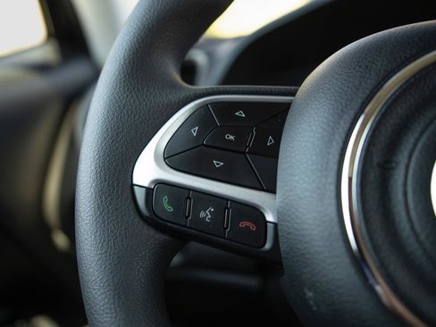 Used 2023 Jeep Renegade Latitude AWD/4WD image 6