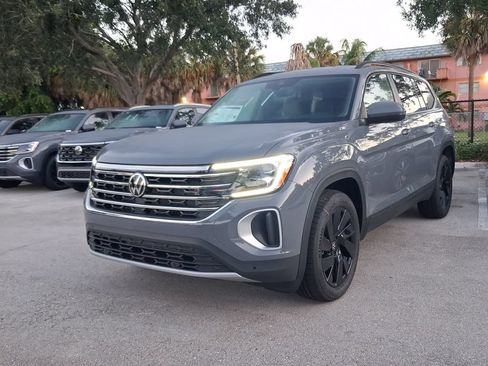 New 2026 Volkswagen Atlas SE FWD image 3