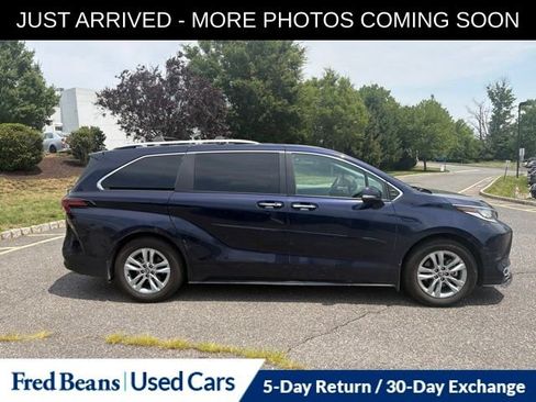 Used 2023 Toyota Sienna Limited AWD/4WD image 9