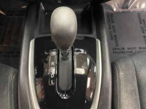 Used 2016 Nissan Rogue SV w/ SV Premium Package image 17