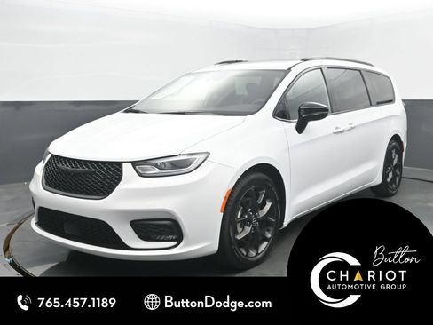 Used 2025 Chrysler Pacifica Limited FWD image 1