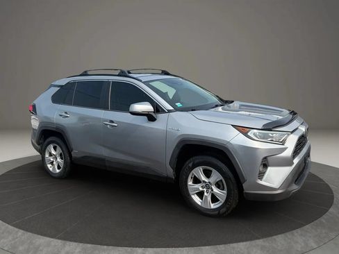 Used 2020 Toyota RAV4 XLE w/ Carpet Mat Package AWD/4WD image 7