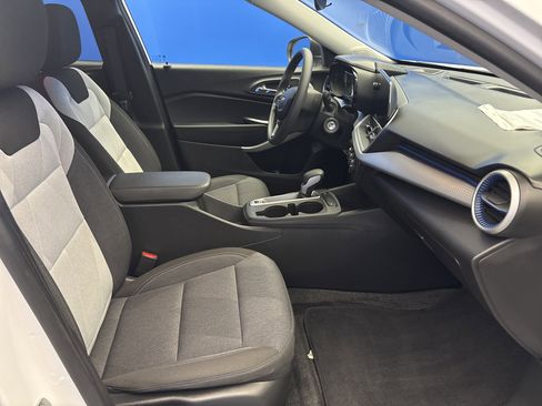 Used 2024 Chevrolet Trax LS image 21