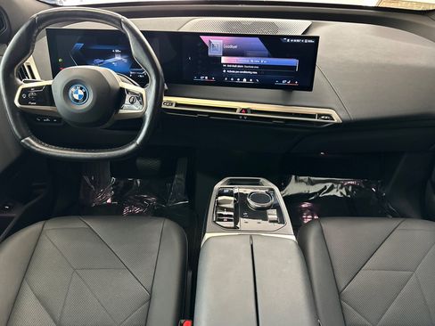 Used 2024 BMW iX xDrive50 w/ Sport Package AWD/4WD image 15
