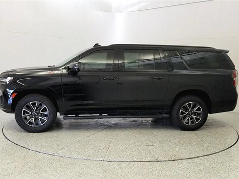 Used 2022 Chevrolet Suburban Z71 w/ Luxury Package AWD/4WD image 4