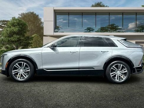 Certified 2024 Cadillac Lyriq Luxury AWD/4WD image 7