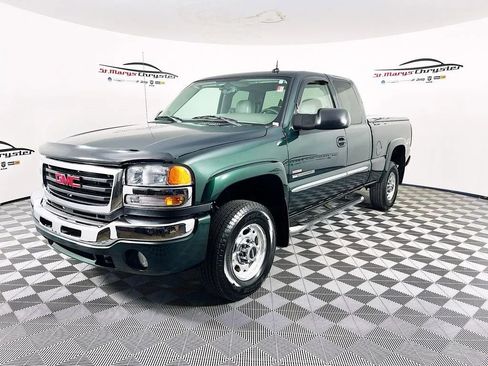 Used 2004 GMC Sierra 2500 SLT w/ Heavy-Duty Power Package AWD/4WD image 4