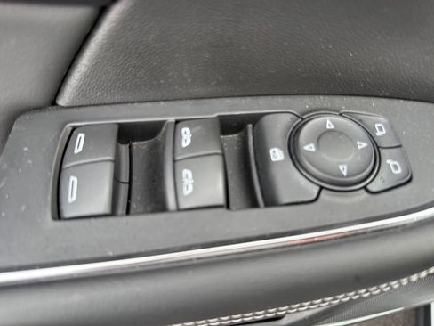 Used 2023 Buick Envision Essence w/ Technology Package I AWD/4WD image 18