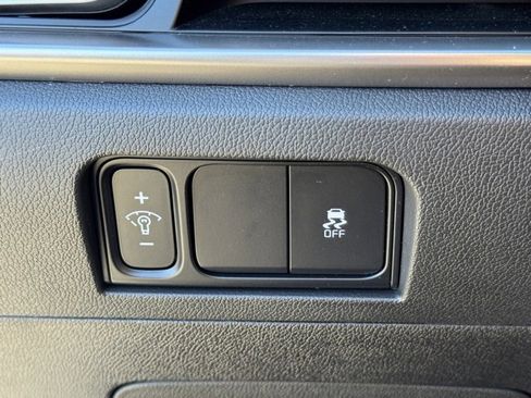 Used 2025 Kia Sorento LX image 25