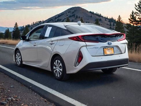 Used 2019 Toyota Prius Prime Advanced image 5