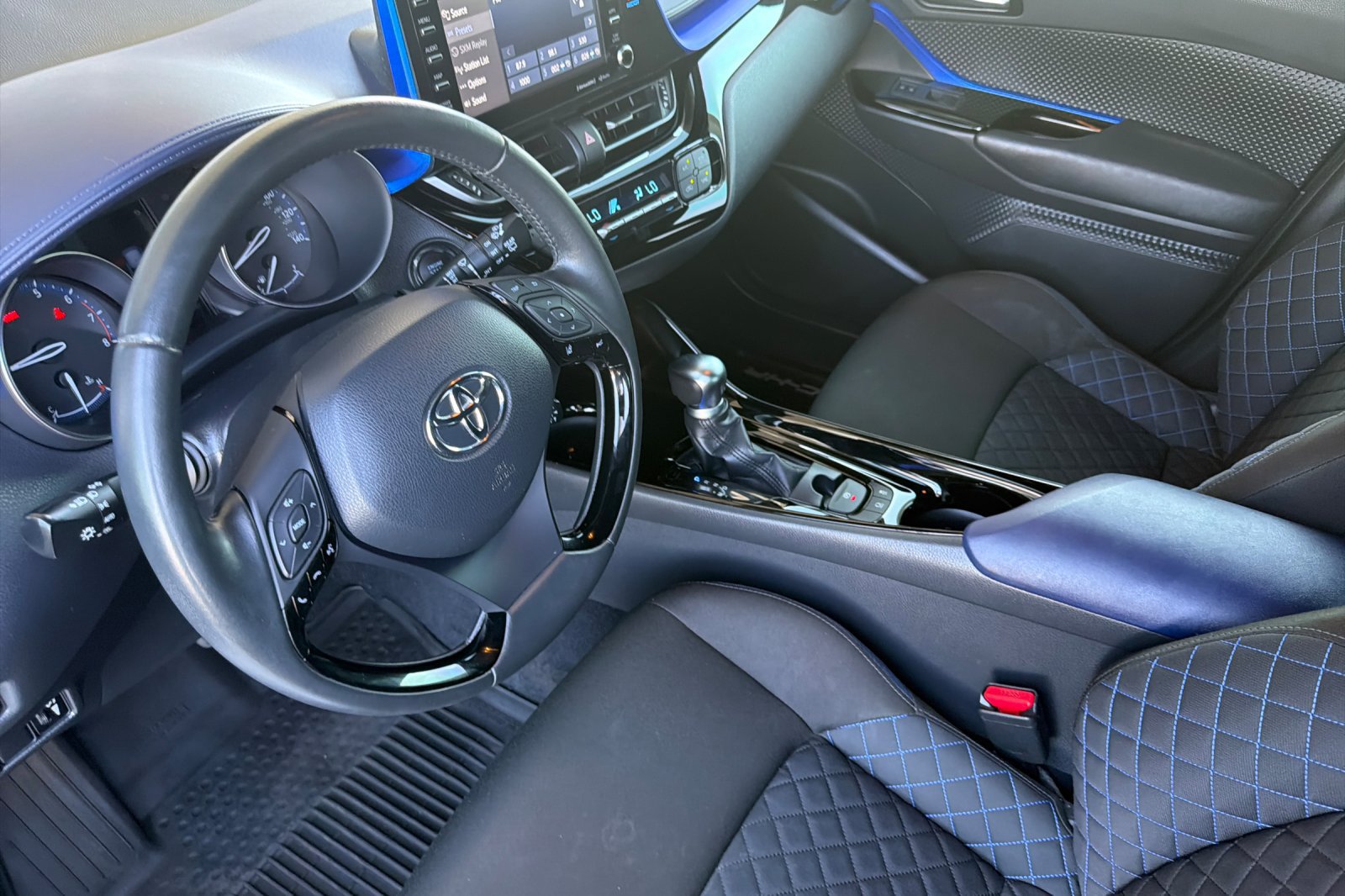 Used 2020 Toyota C-HR XLE FWD image 12
