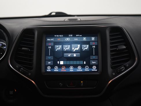Used 2021 Jeep Cherokee Latitude Lux w/ Comfort/Convenience Group AWD/4WD image 15